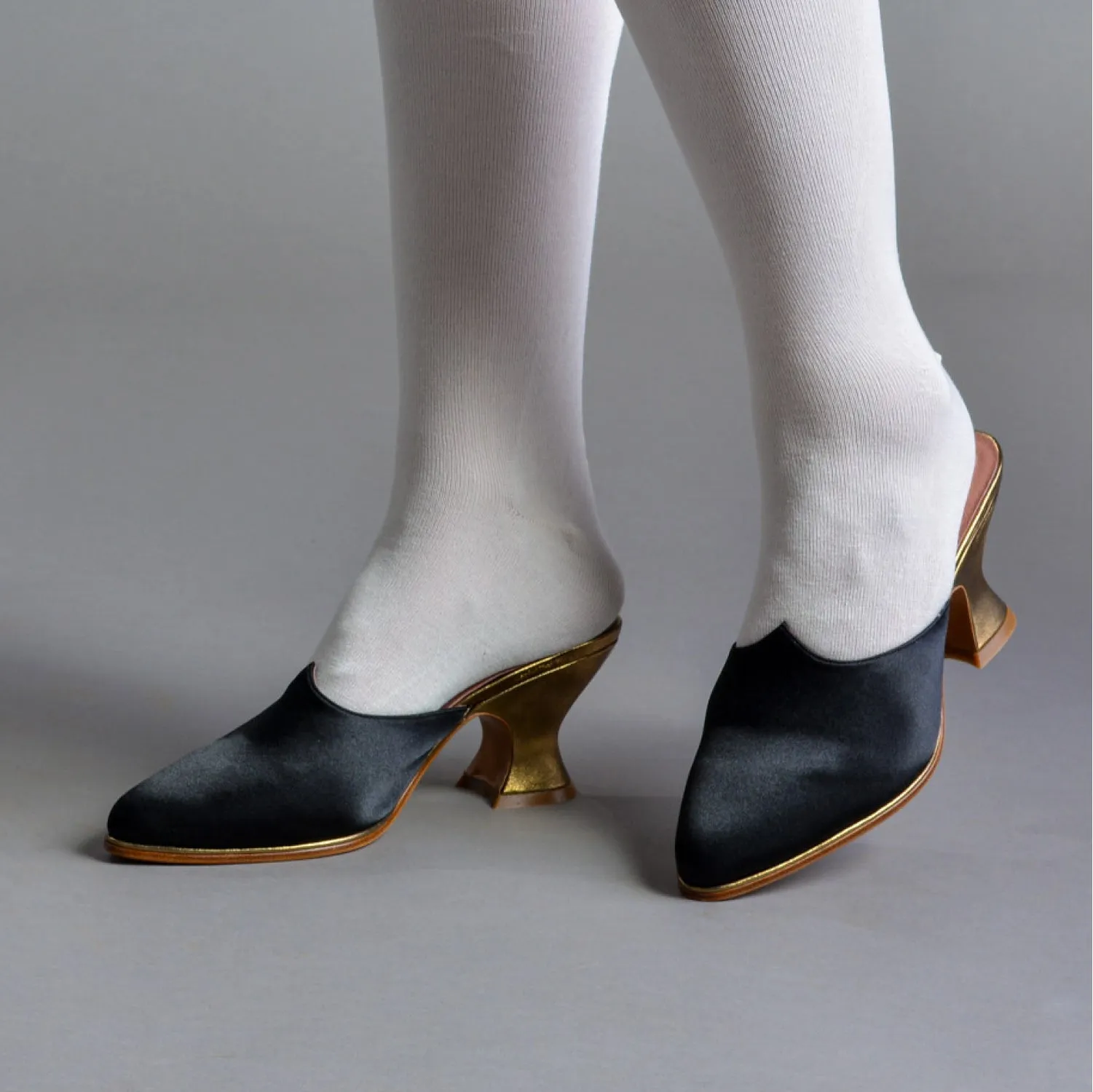 Charlotte Women's 18th Century Mules (Black)
