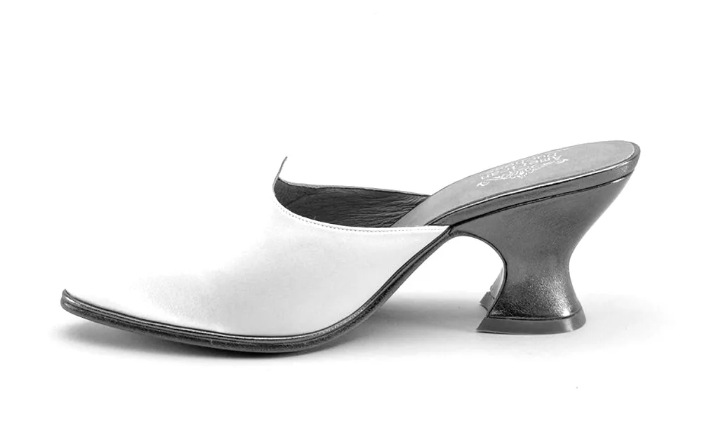 Charlotte Women's 18th Century Mules (Ivory)