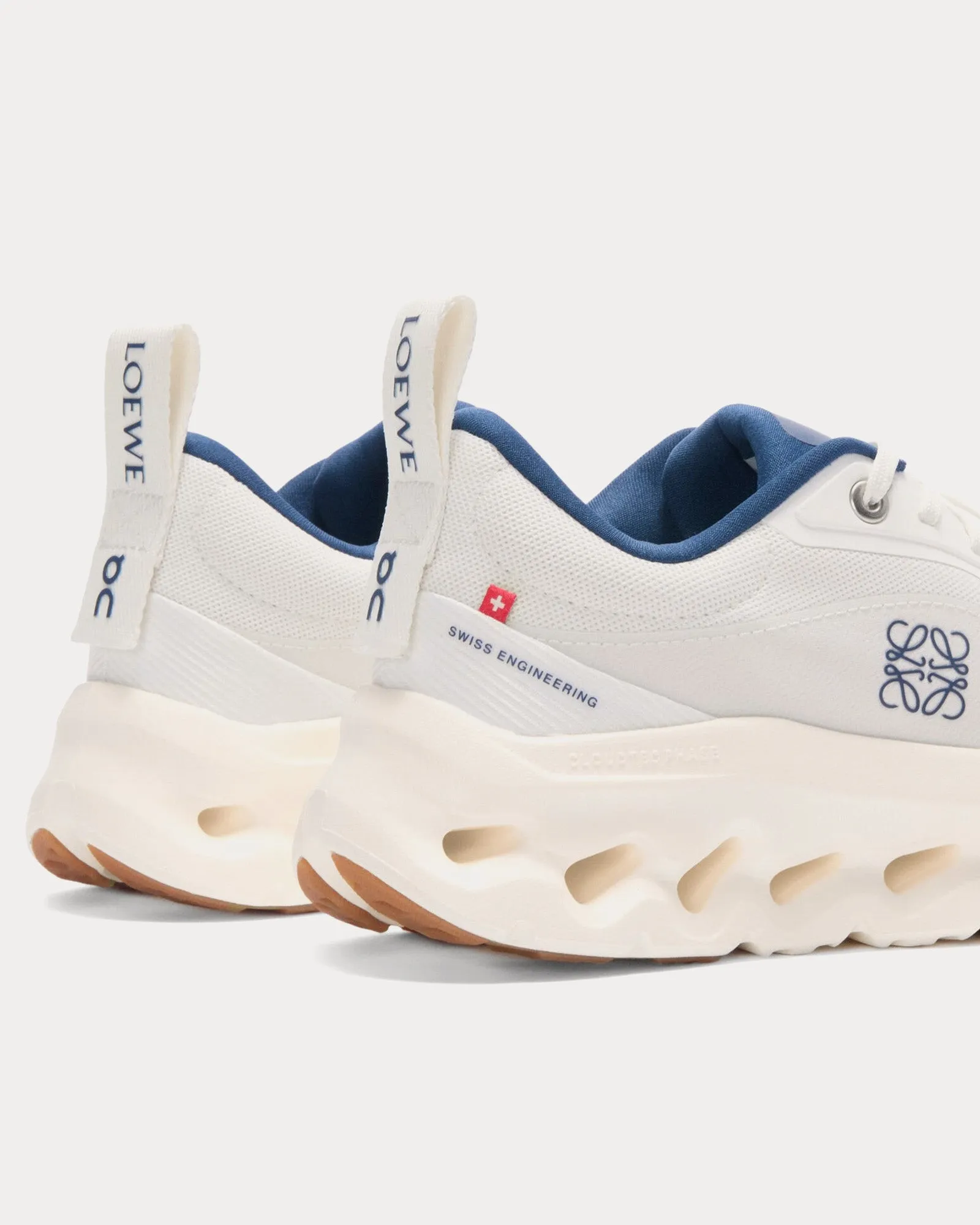 Cloudtilt 2.0 White / Navy Running Shoes